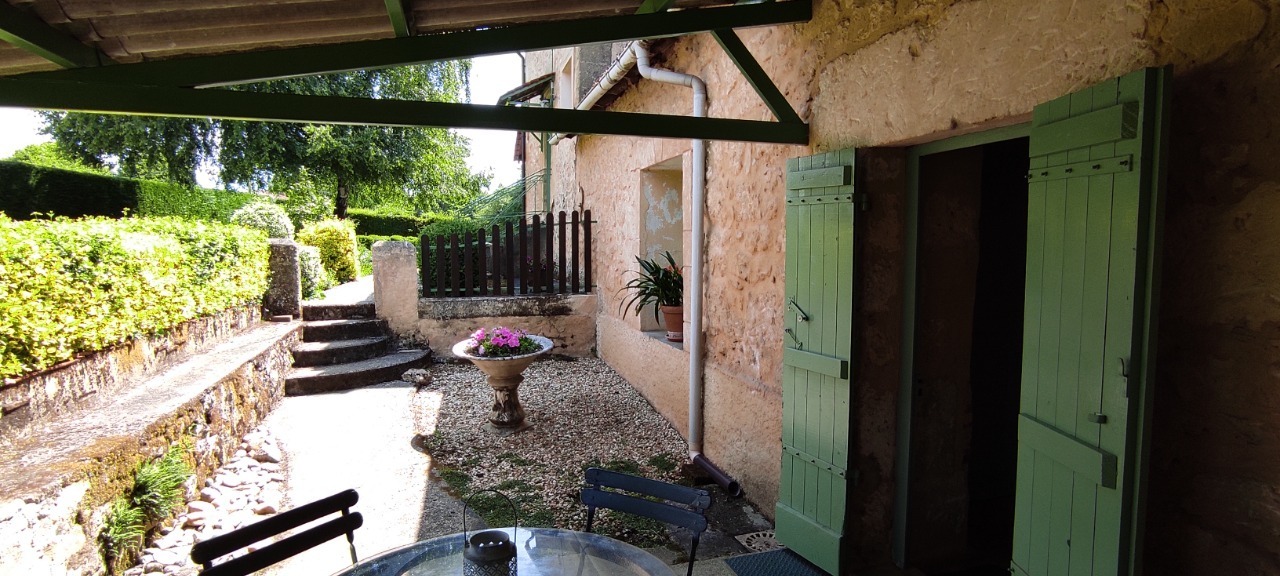 Photo RARE  SUR LE SECTEUR !!! Maison en pierre + gîte + dépendances, le tout sur 9 796 m² en bordure de la rivière Dordogne image 13/20