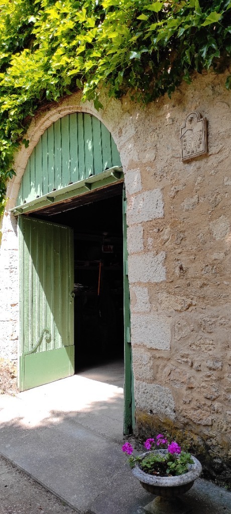 Photo RARE  SUR LE SECTEUR !!! Maison en pierre + gîte + dépendances, le tout sur 9 796 m² en bordure de la rivière Dordogne image 16/20