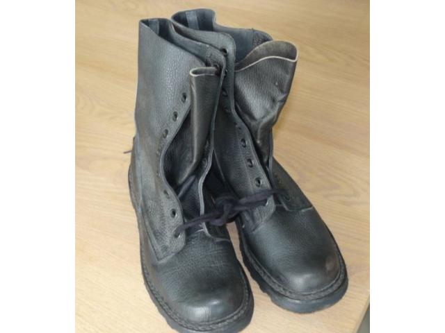 Photo 3 paires bottines chaussures militaire abl militaria. Faire offre image 1/1