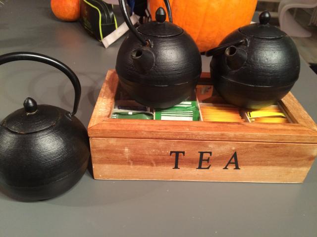 3 théieres avec boite à thé