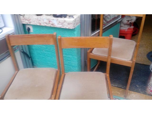4 chaises de bois