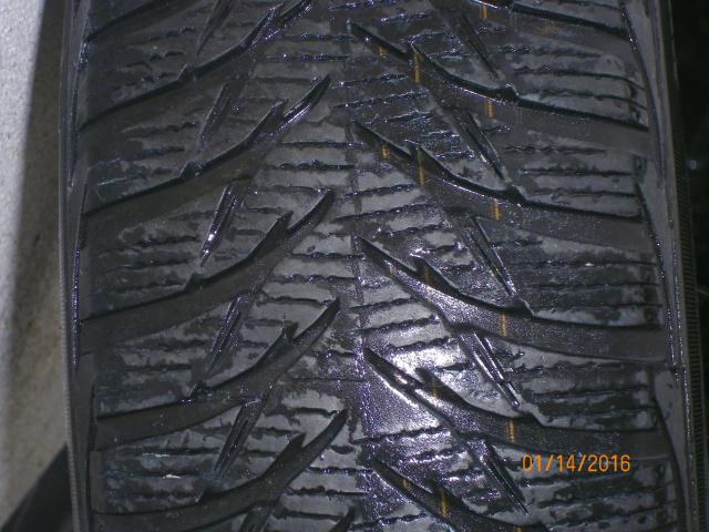 Photo 4 pneus hiver Goodyear 185/65 R15 88 T ultragrip 8 image 1/3