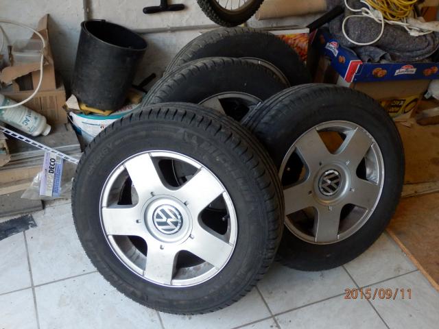 4 pneus Michelin Energy sever neuf 195/65/R15 montés sur jantes VW15