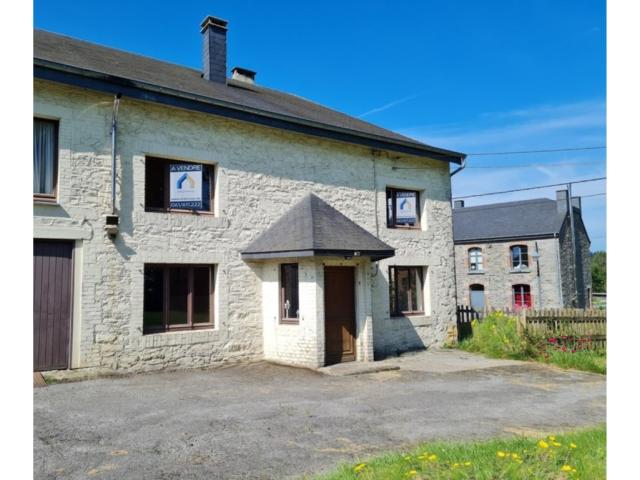5555 Bièvre : agréable maison en pierres, 2-3ch, jardin.
