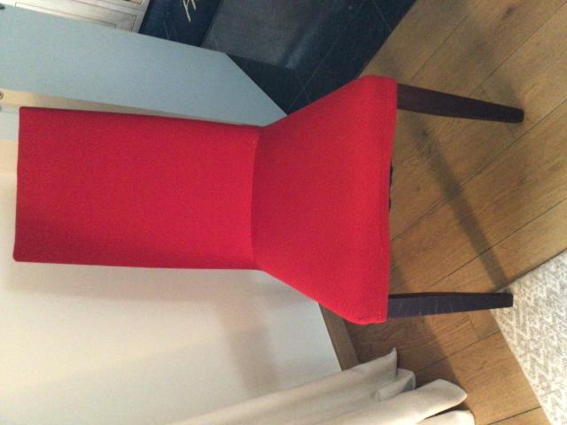 6 chaises en tissu rouge