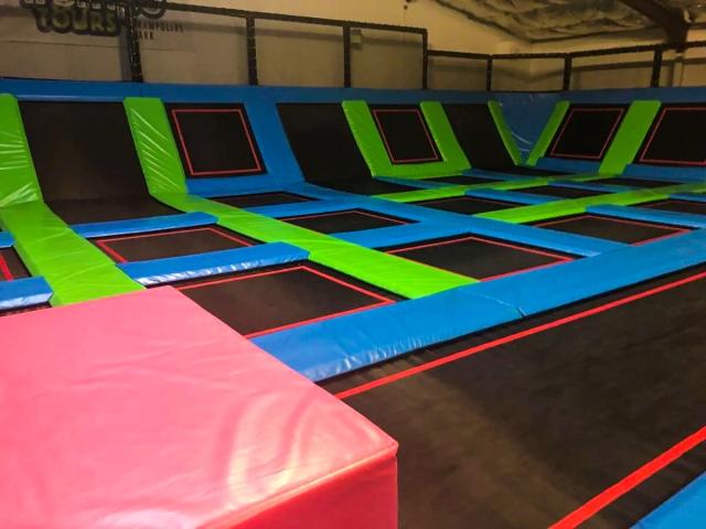 Photo 600m2 de Trampolines quasi neufs image 1/6