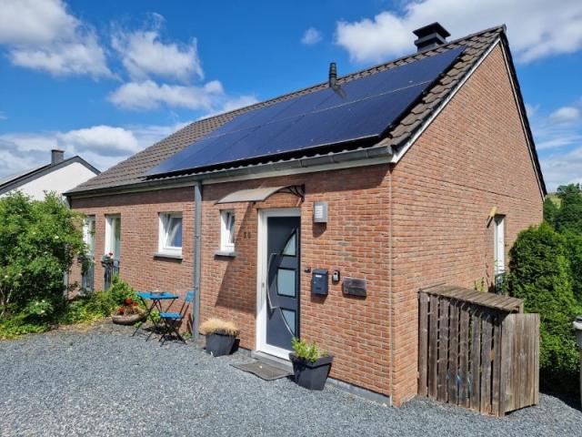 6830 Bouillon : spacieuse maison avec belle vue, 4ch - 2sdb.