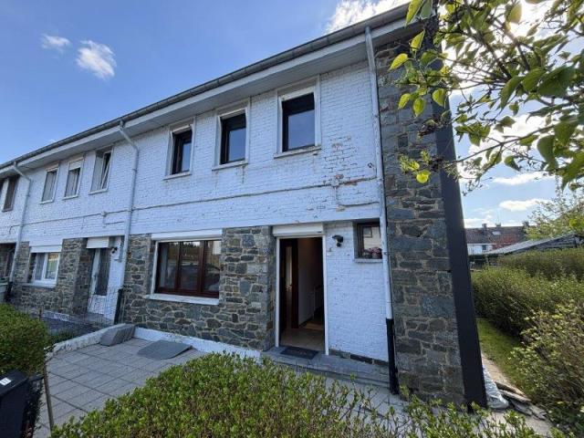 6850 Paliseul : agréable maison, 3ch, jardin, à louer.