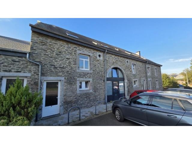 6880 ACREMONT : appartement 2e étage, 1ch, +-45m² avec grenier et parking.