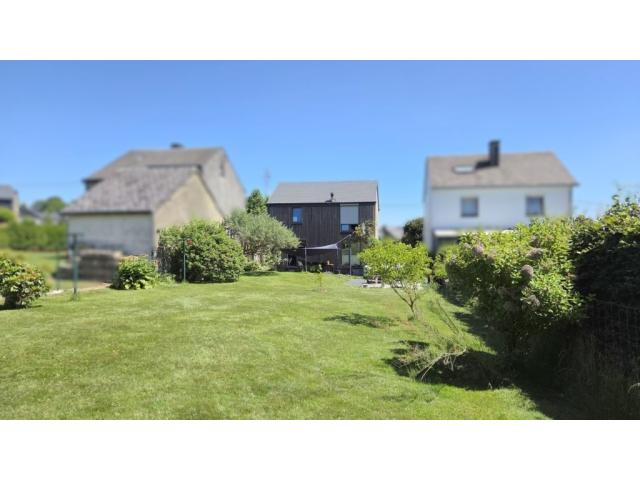 6880 Bertrix : agréable maison, 2ch + bureau, jardin, 7a 30ca.