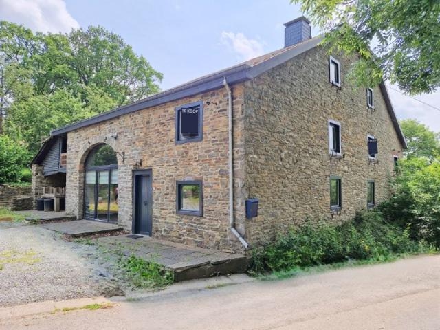 6960 Manhay : belle maison en pierres avec grand jardin + loft, 5-6 ch.