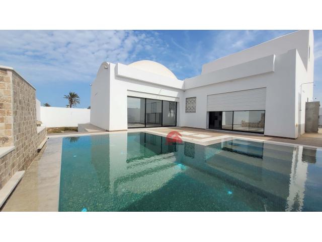 À DJERBA MIDOUN - VILLA AVEC PISCINE ZU - RÉF V683