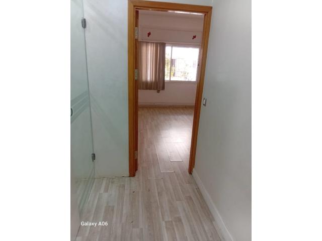 À Louer – Appartement à usage bureau au rez-de-chaussée à agdal – 82 m² – 10 000 DH/mois