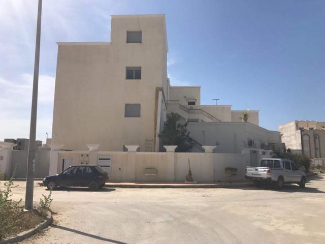 A vendre Complexe habitation Haut Standing (Villa + 6 Appartements et Un studio)  a Ben Arous  Tunis