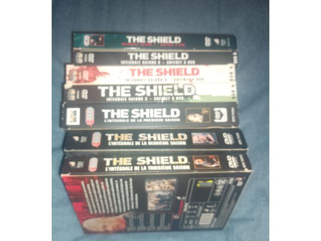 A vendre en coffret DVD l'intégral de la série the Shield