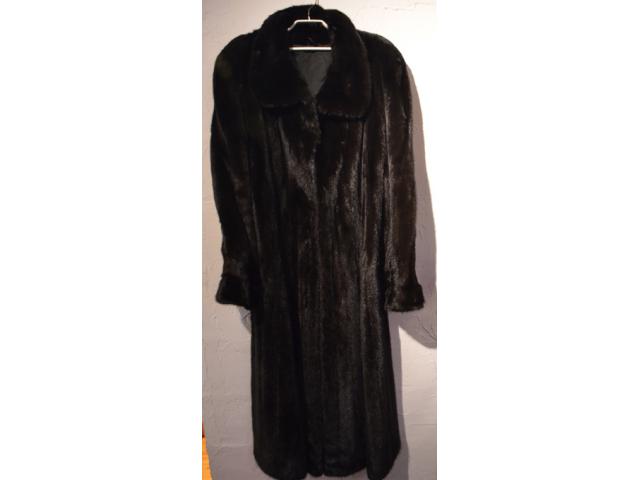 A vendre manteau en fourrure vison noir