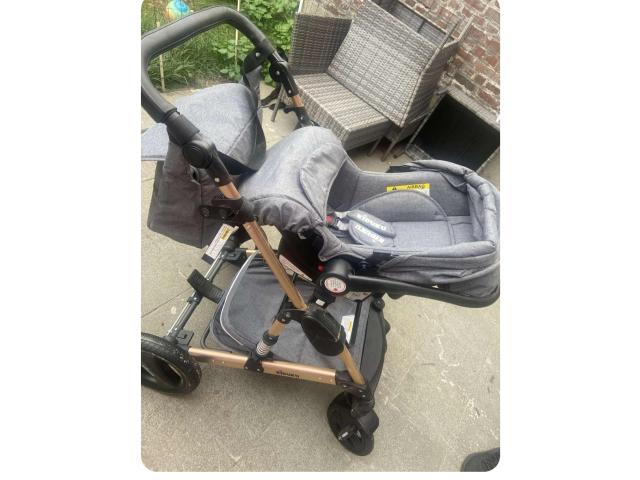 A vendre poussette 3/1 toute neuve