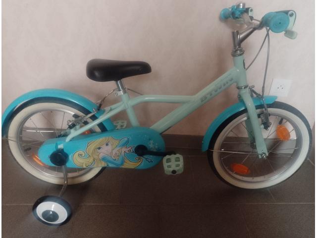 A vendre vélo b'twin décathlon fille 16 pouces casi neuf