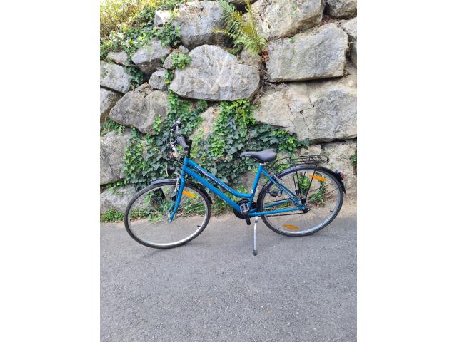 A vendre vélo dame couleur bleu