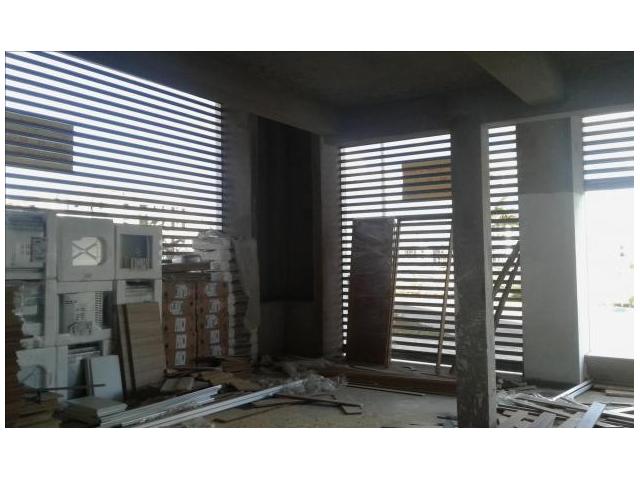 Photo à victoria magasin de 68 m2 deux façades image 1/6