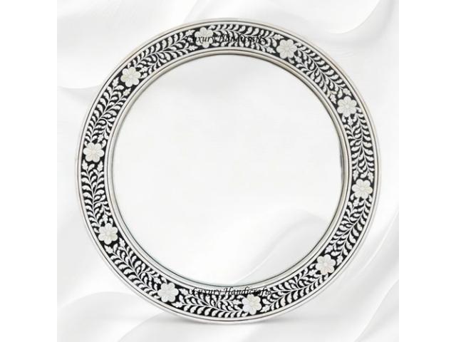 Photo Add a Luxurious Touch with Mother of Pearl Mirror Design image 1/1