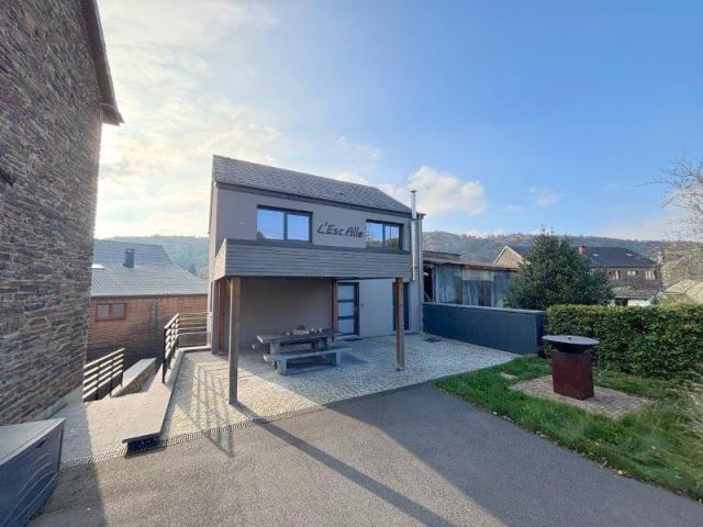Alle-sur-Semois : spacieuse maison comprenant 2 gites.