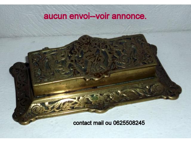 Photo ancienne boite à timbres bronze cuive laiton. image 1/5