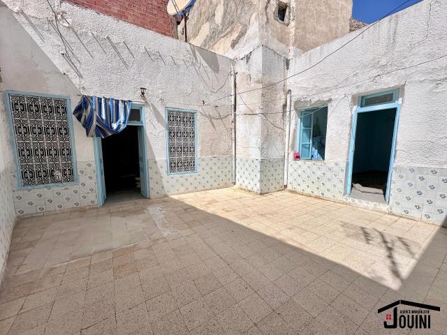 Ancienne Maison 180 m² au Centre-Ville de Tunis