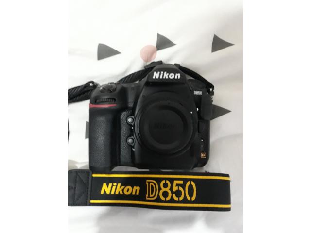 Appareil photo Nikon D850 avec objectifs et accessoires