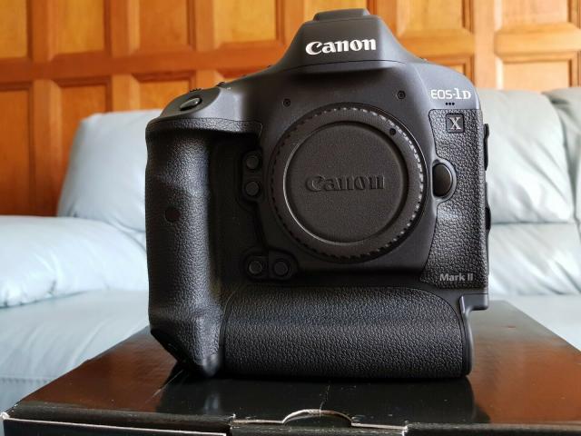 Appareil photo numérique Canon EOS 1DX Mark II