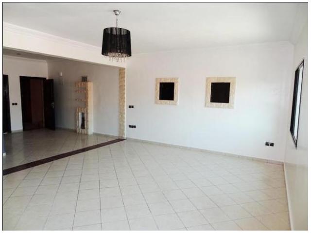 APPARTEMENT ENTIÈREMENT REFAIT AU CENTRE VILL