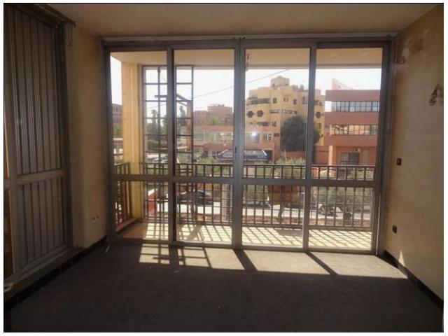 APPARTEMENT SPACIEUX À USAGE PROFESSIONNEL