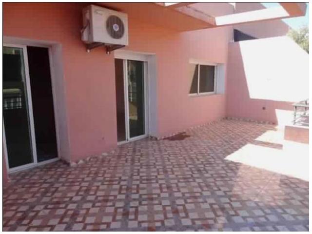 Appartement vide avec terrasse à semlalia