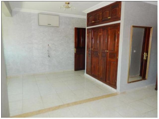 Appartement vide lumineux eten excellent état
