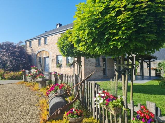 Ardenne : magnifique propriété, 2 maisons, piscine, grand jardin.