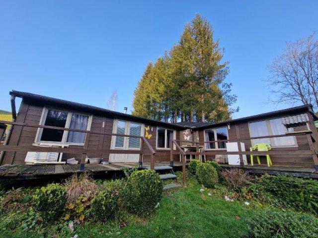 AUBY-SUR-SEMOIS : Agréable chalet avec terrasse et jardin.