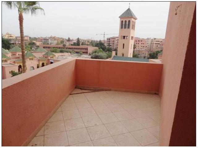 Beau Appartement vide avec belle terrasse