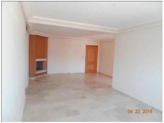 BEL APPARTEMENT AVEC DE BELLES FINITIONS