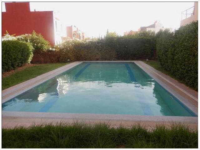 Bel appartement avec terrasse et piscine