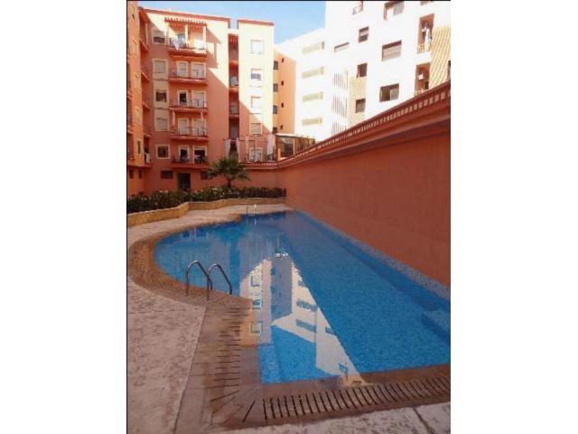 BEL APPARTEMENT BIEN AMÉNAGÉ  PISCINE