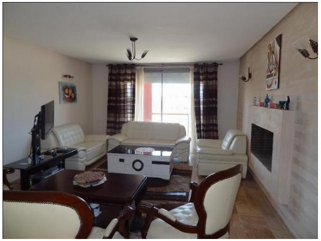 BEL APPARTEMENT DE 101 M² AVEC CHEMINÉ