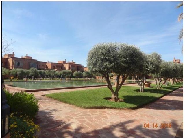 BEL APPARTEMENT DE 166 AVEC JARDINS PISCINE