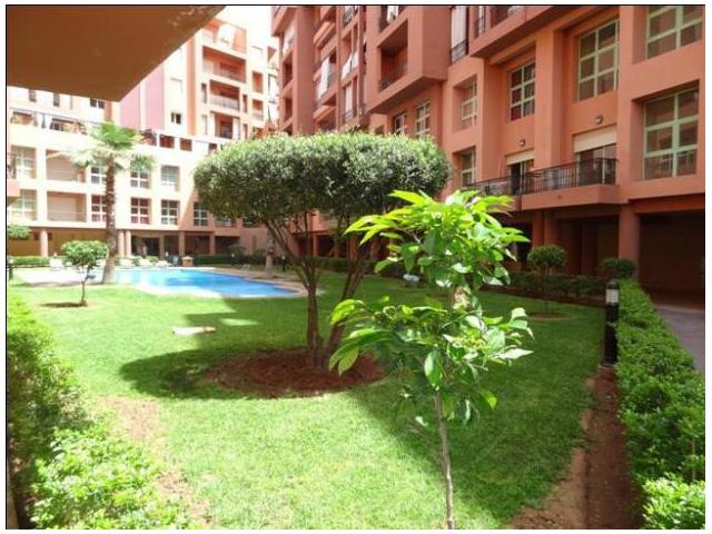 BEL APPARTEMENT DE 83 M² AVEC PISCINE