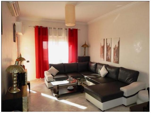 Bel appartement moderne meublé avec terrasse jardin et piscine au centre