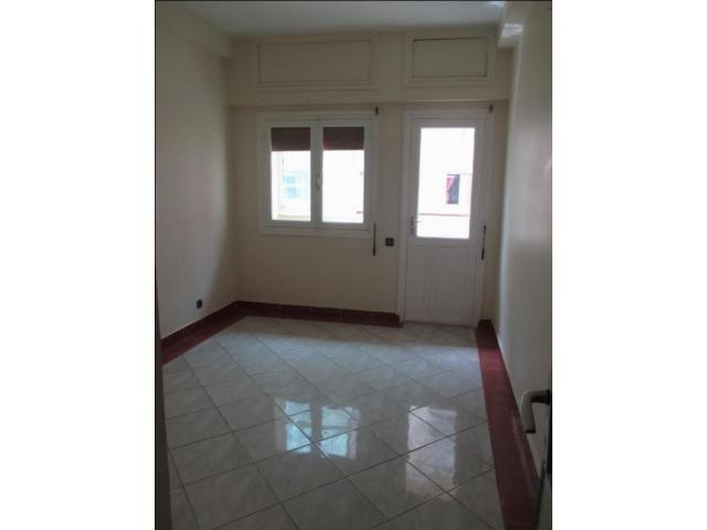 bel appartement vide a louer