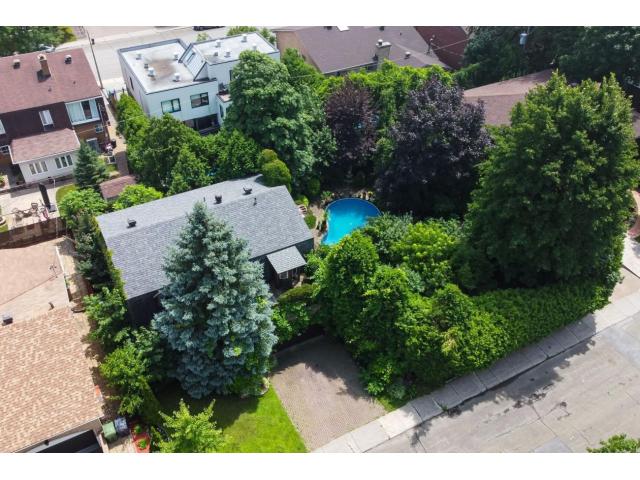 Belle maison aux allures européennes Bois de Saraguay (Montréal, Quebec)