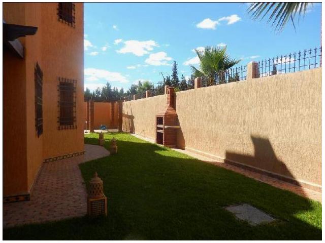 BELLE VILLA DE 400M² SUR LA ROUTE DE FES