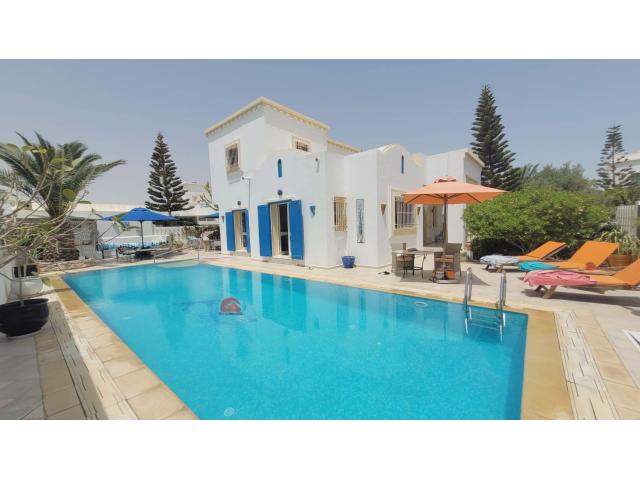 BELLE VILLA+PISCINE EN ZONE TOURISTIQUE DJERBA - RÉF V623