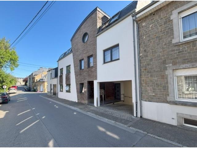 BERTRIX centre : bel appartement, REZ, 2-3ch, terrasse.