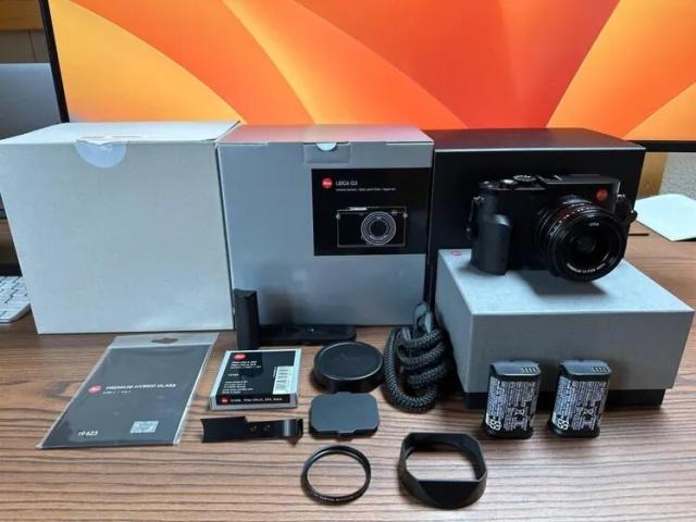 Photo Boitier Leica Q3 avec accessoires image 1/1